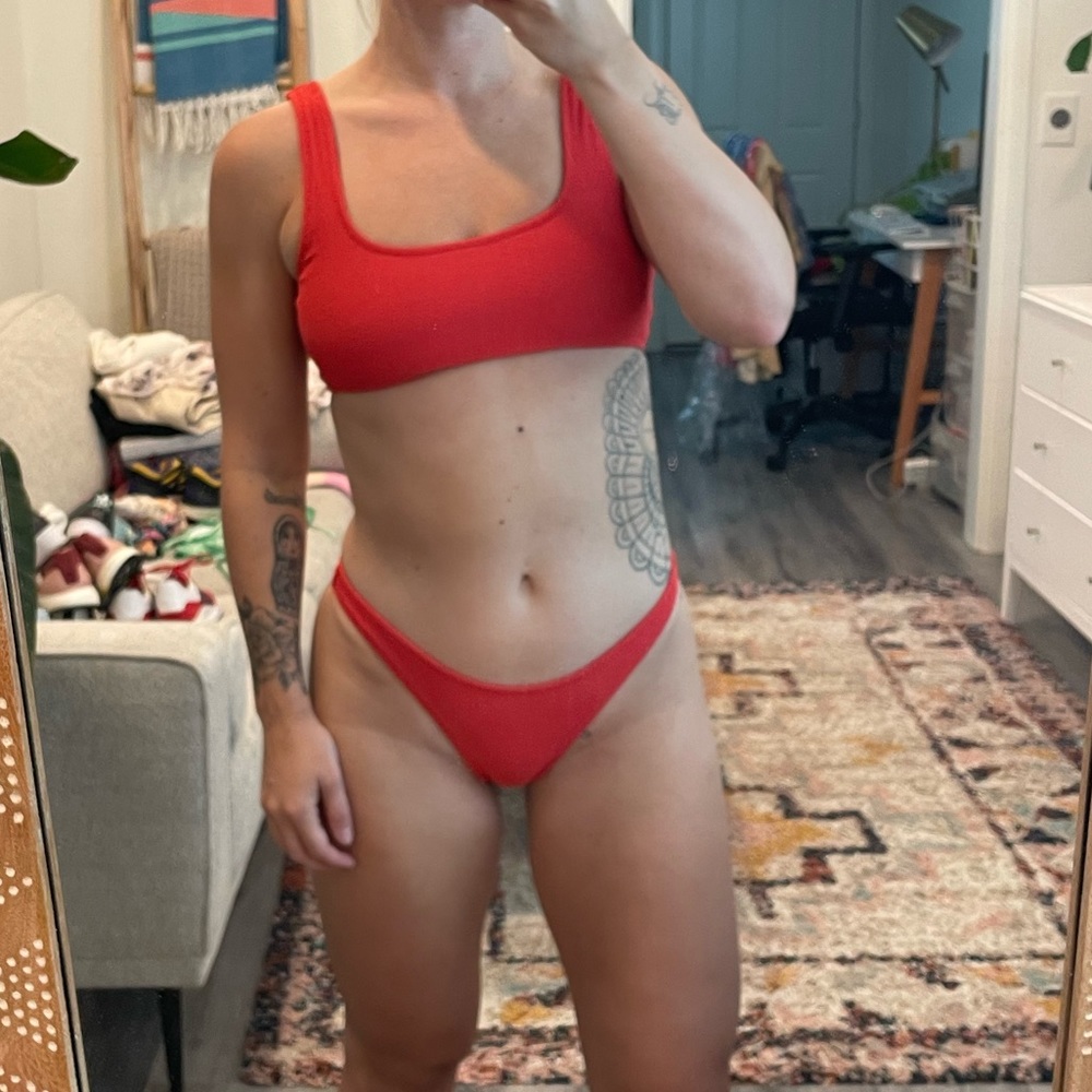 Billabong red tank bikini